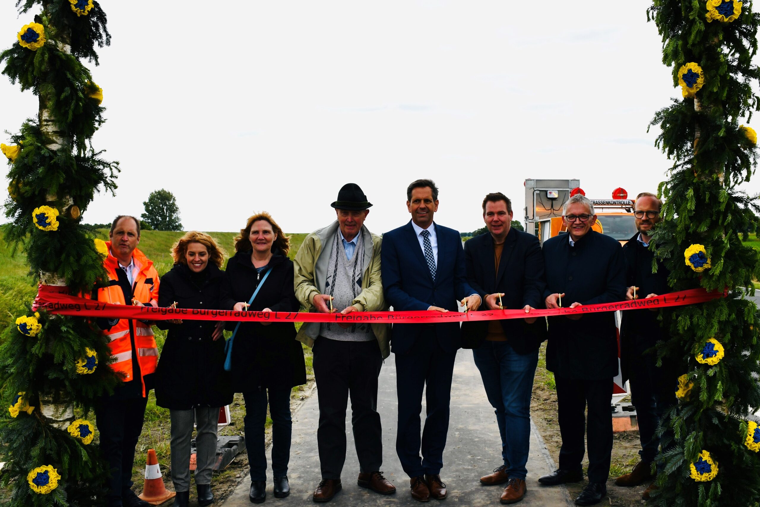 L 27: Erster Bürgerradweg in Ostfriesland feierlich eingeweiht